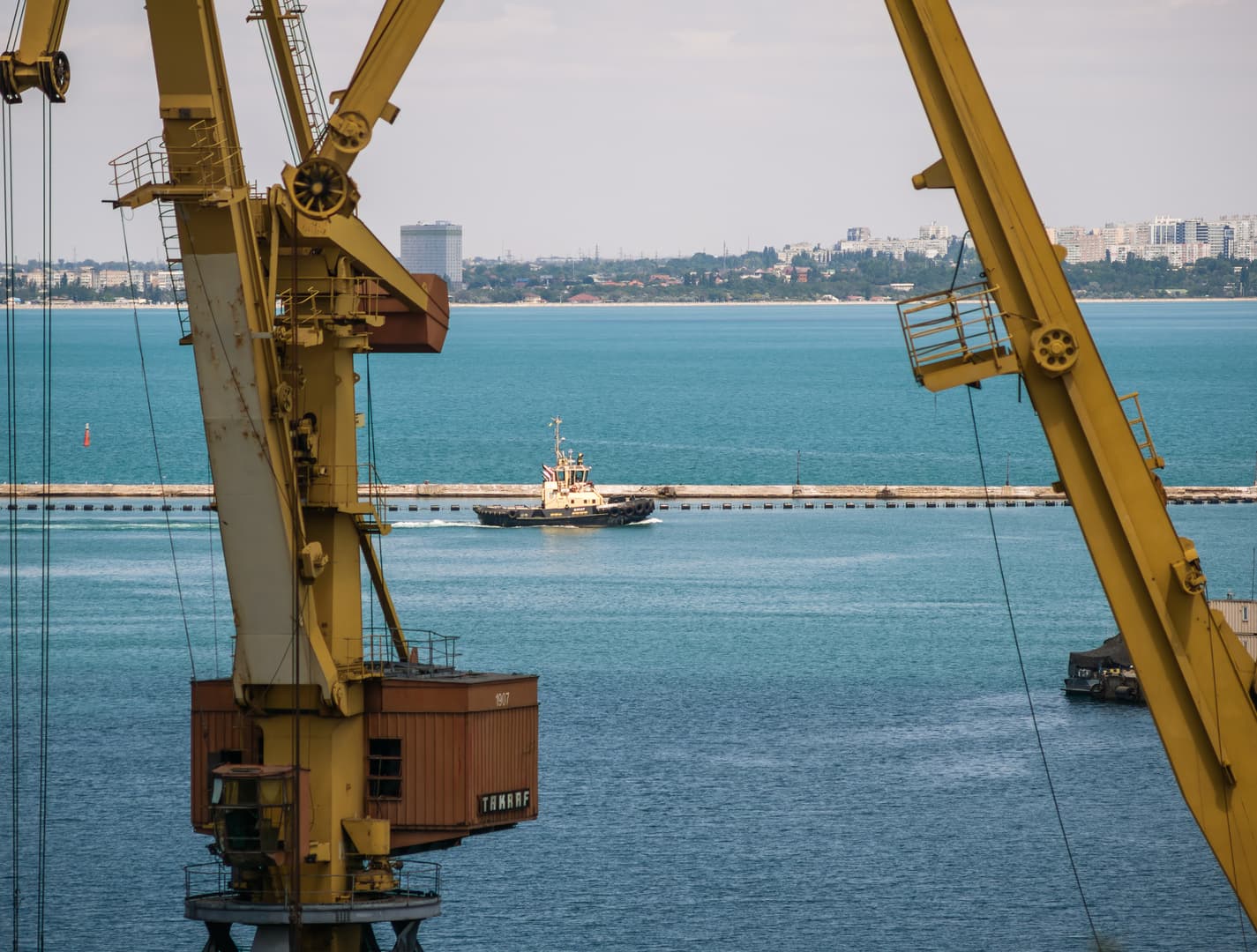 Russia blocks Ukrainian Black Sea ports