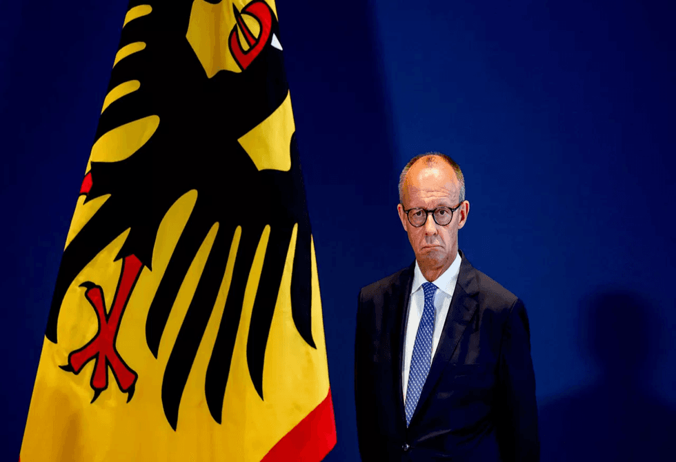 Mertis departs Saxony-Anhalt amid chants
