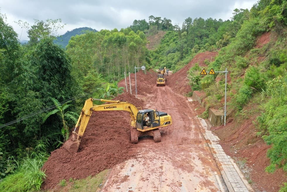 Jiangxi Mudslide Kills One, 11 Missing