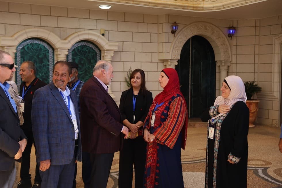 السفير الأمريكي يزور بلدة فلسطينية في الضفة