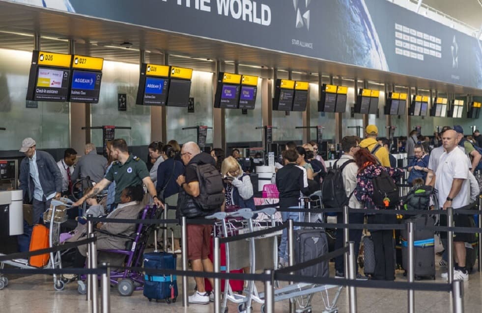 Over 600 Flights Canceled at UK Airports