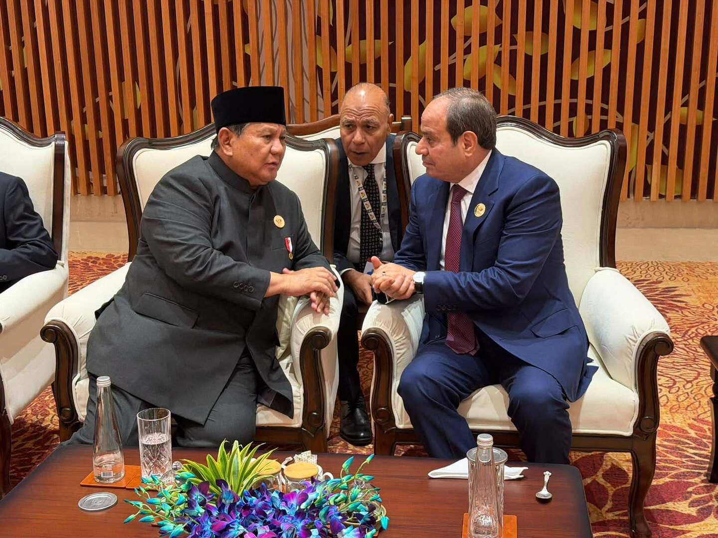 السيسي يدعو للحفاظ على حرية الملاحة في الممرات الدولية