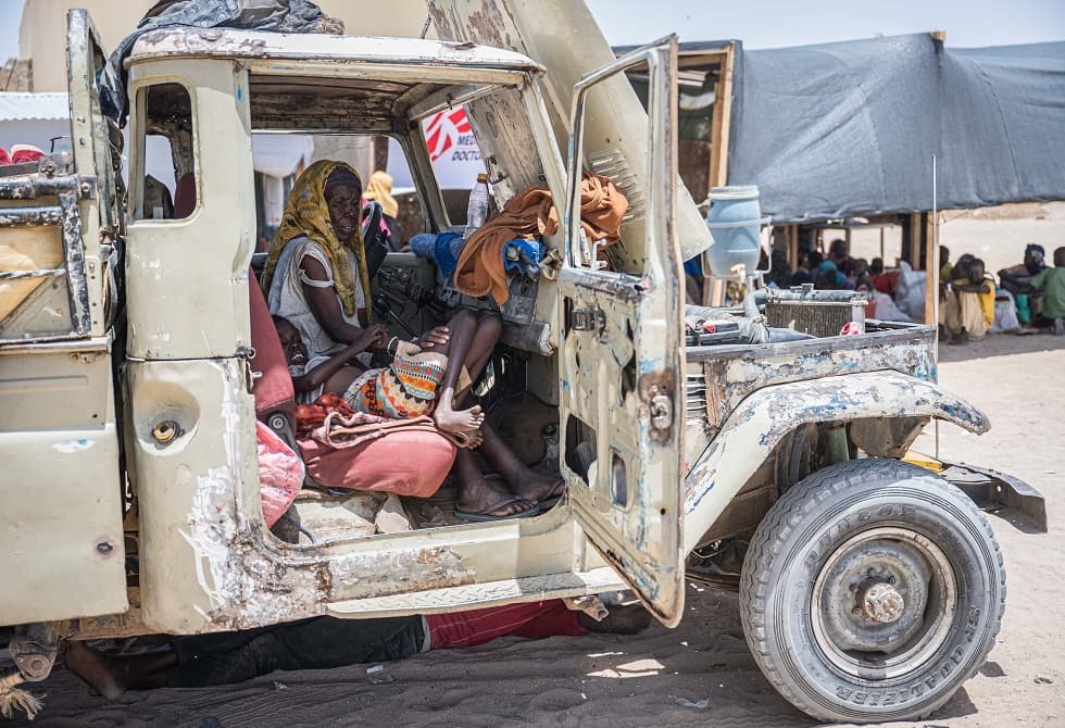 إماراتي يطالب بتعزيز حظر السلاح في السودان