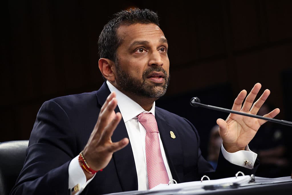 مدير FBI يثير الجدل بإلغاء اختبار الجنس مع الحيوانات