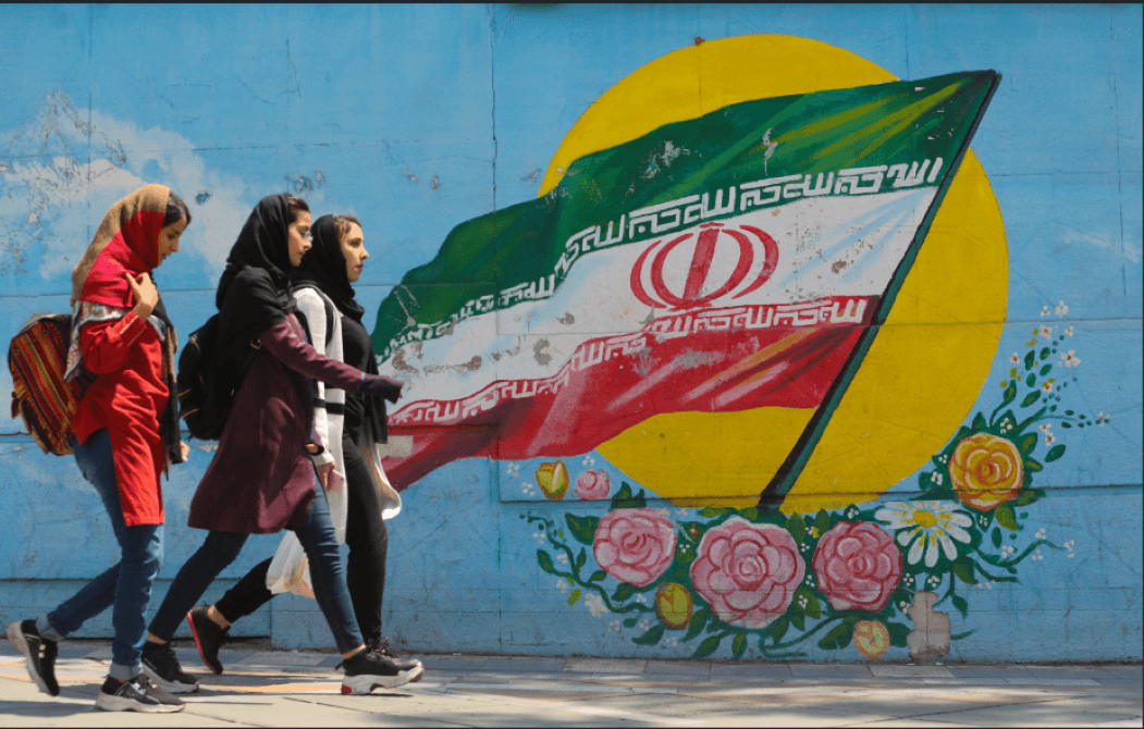 Iranian women join the defense efforts