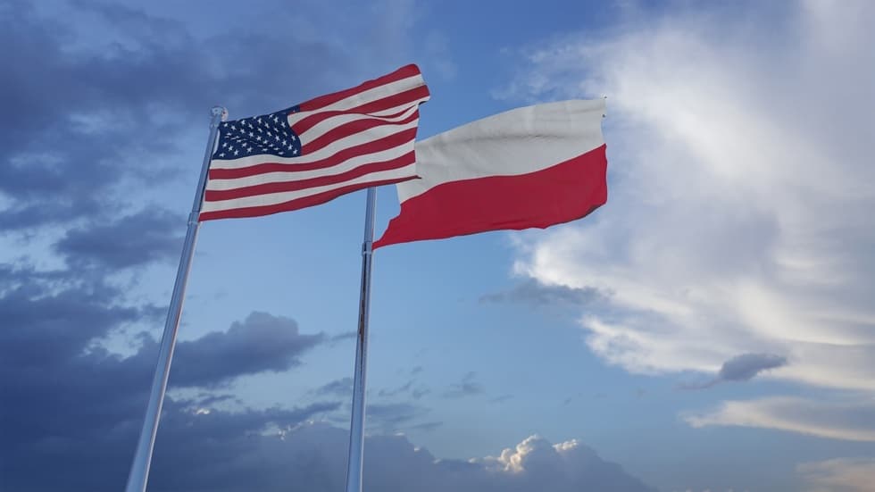 ترامب يخطط لإنشاء قاعدة في بولندا