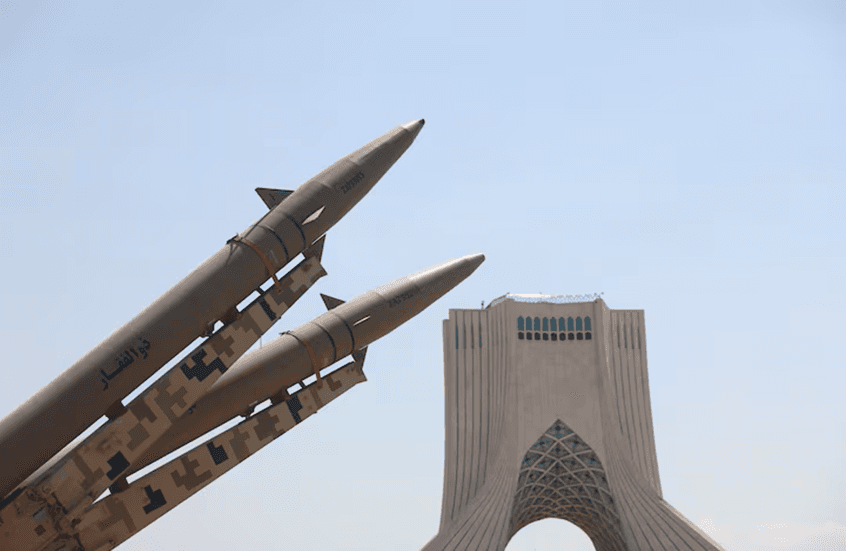 Revolutionary Guard warns of decisive regional strikes