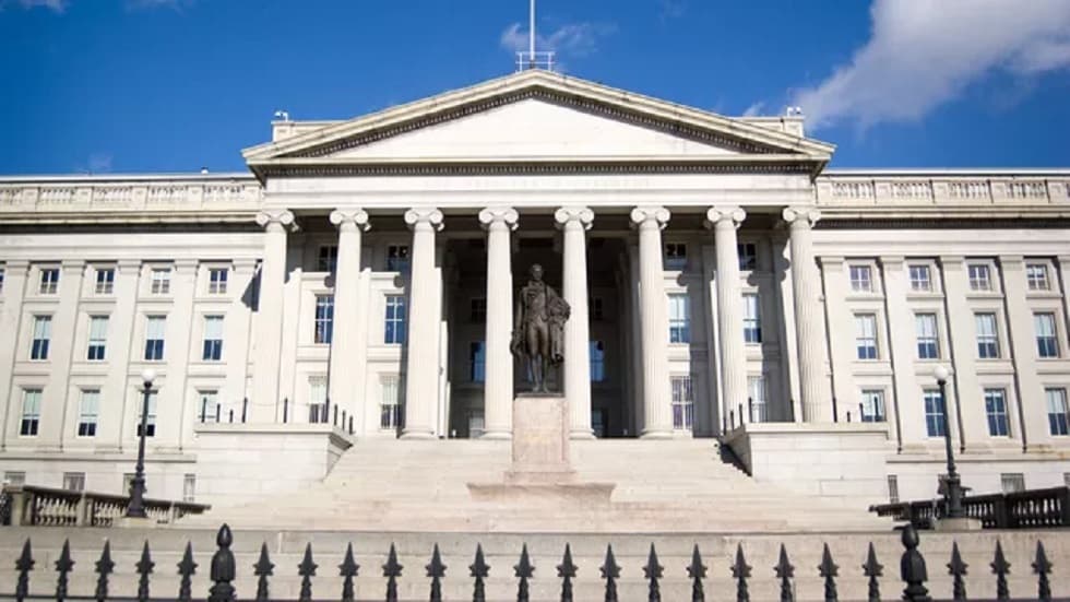 Washington sanctions 10 for Iran weapons supply