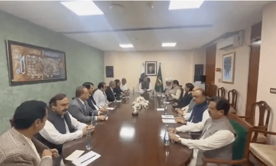 Pakistan gov and Imran Khan discuss Islamabad march