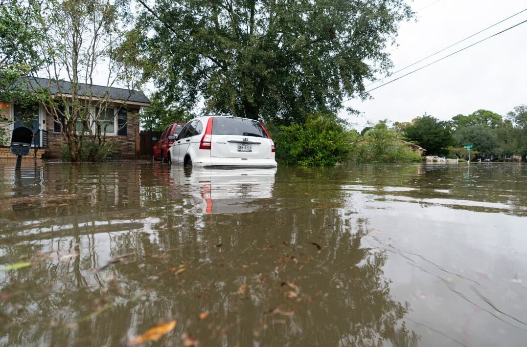 Massive floods flood streets in Madridejos
