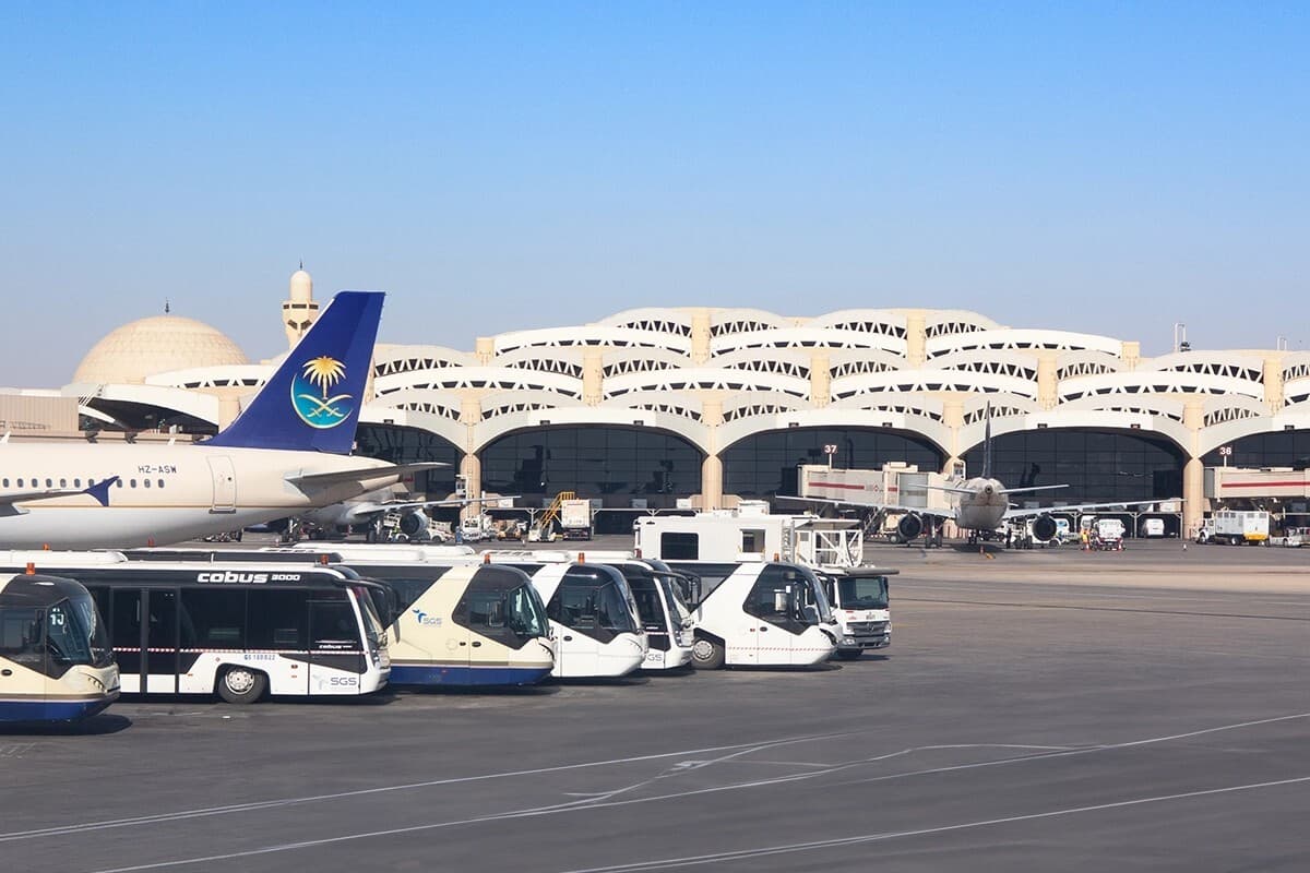 Houthis threaten Riyadh airport and oil sectors