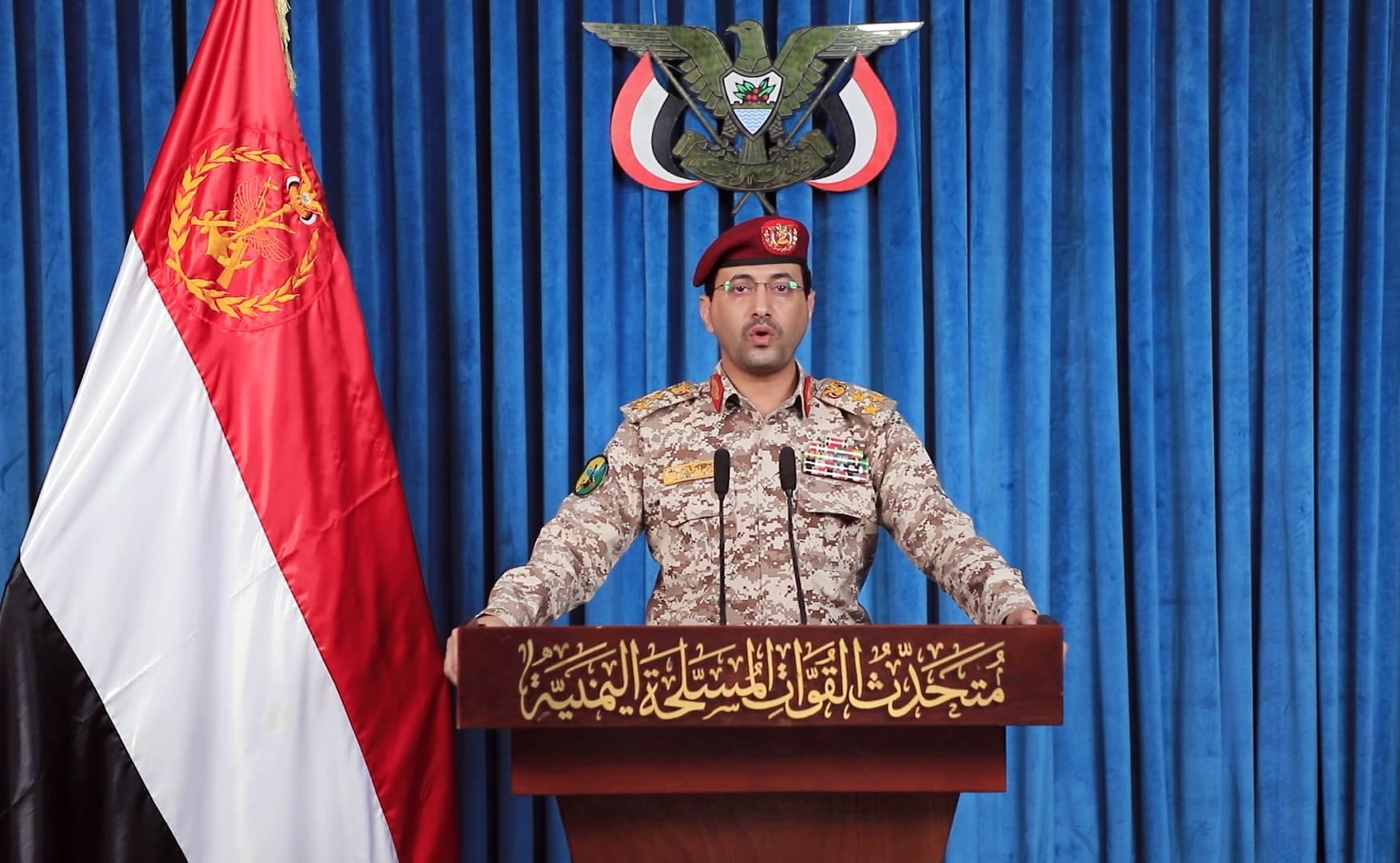 الحوثيون يهاجمون مطار الملك خالد وقاعدة خميس مشيط