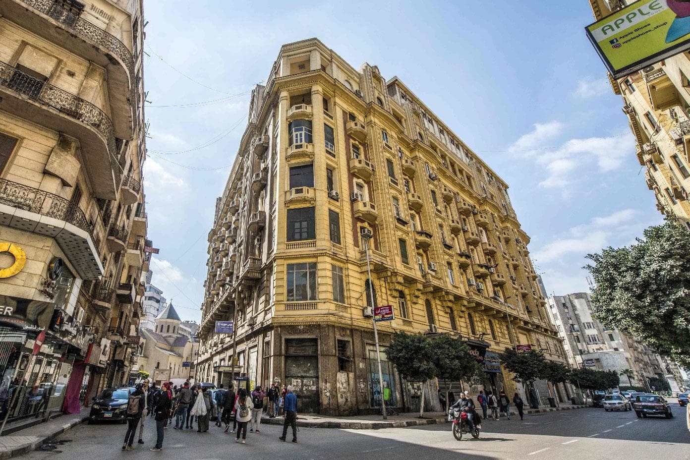 Cairo building collapse causes casualties