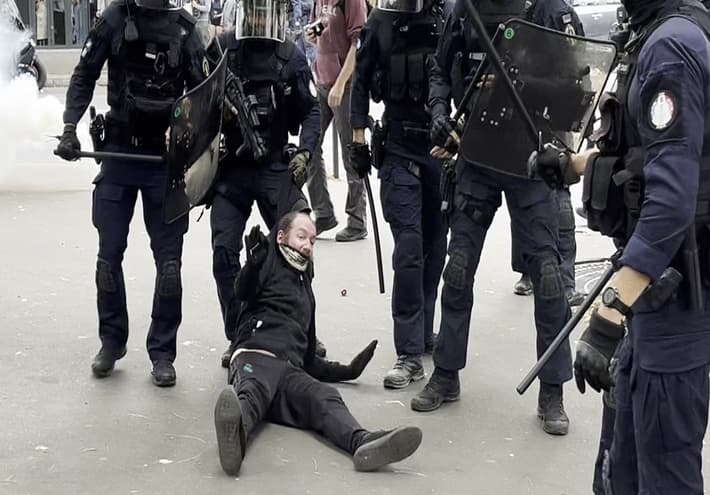 French protest detentions surpass 2000