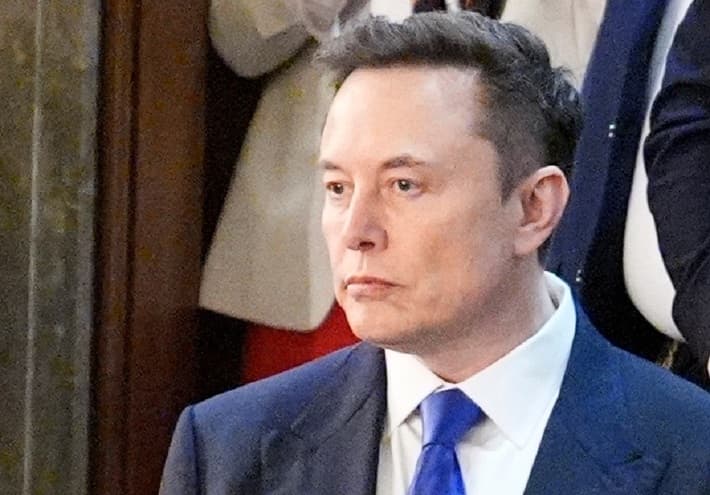 Musk warns US lawmakers with Soviet quote