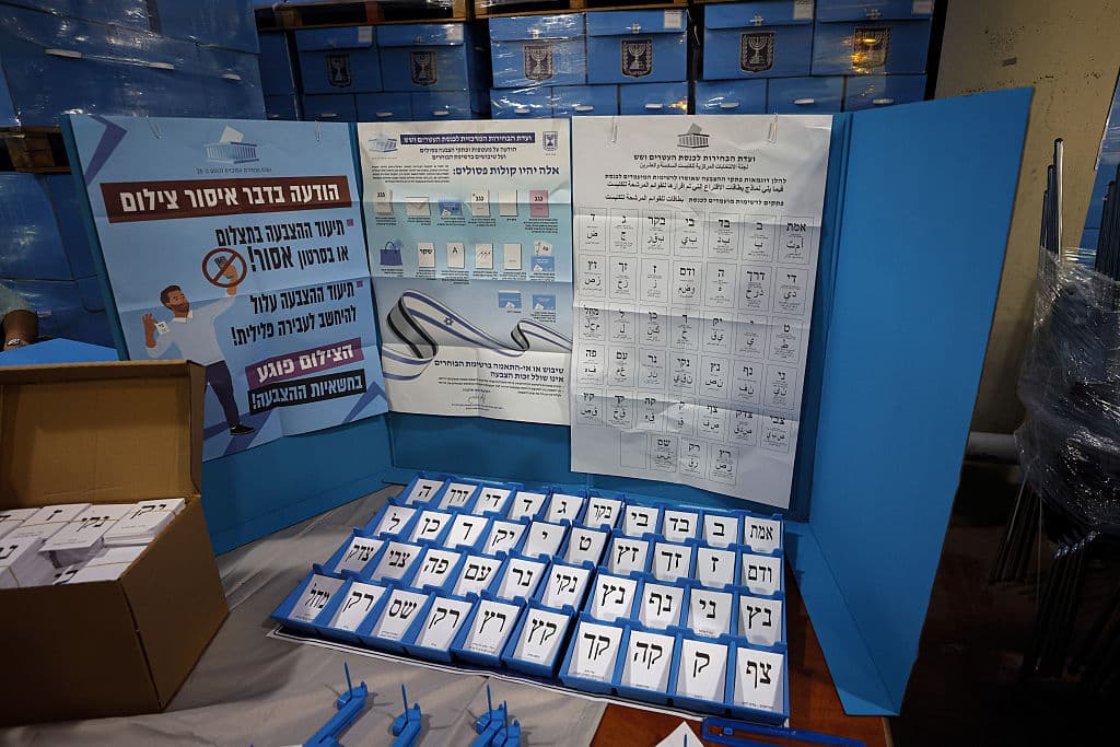 Poll Shows Coalition Leads Opposition by Six Seats