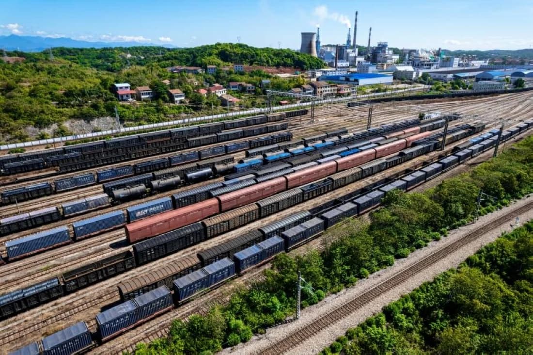 Chinese railways move over 2 billion tons in H1 2026
