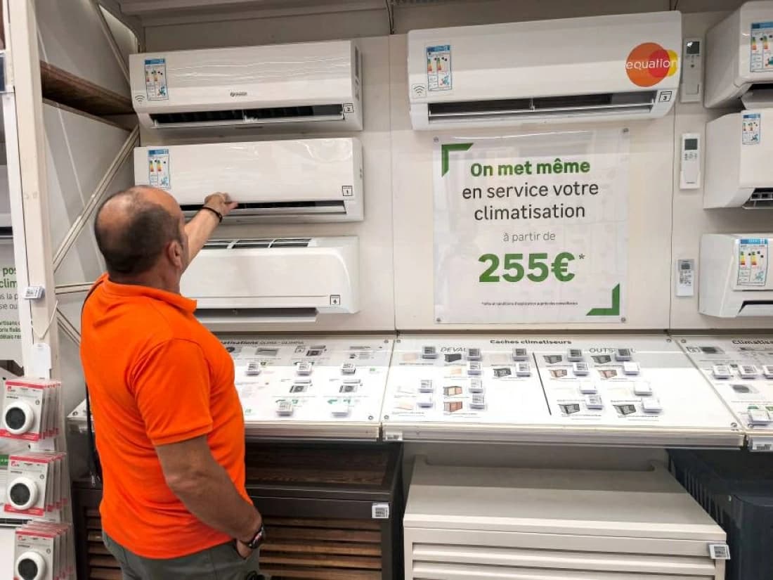 French residents surrender to heatwave and queue to buy air conditioners