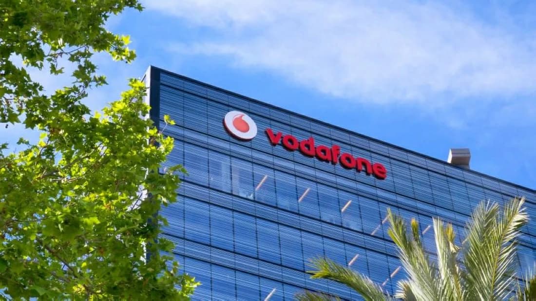 سهم فودافون يقفز 12.5% في بورصة لندن بعد خروج إي آند الإماراتية