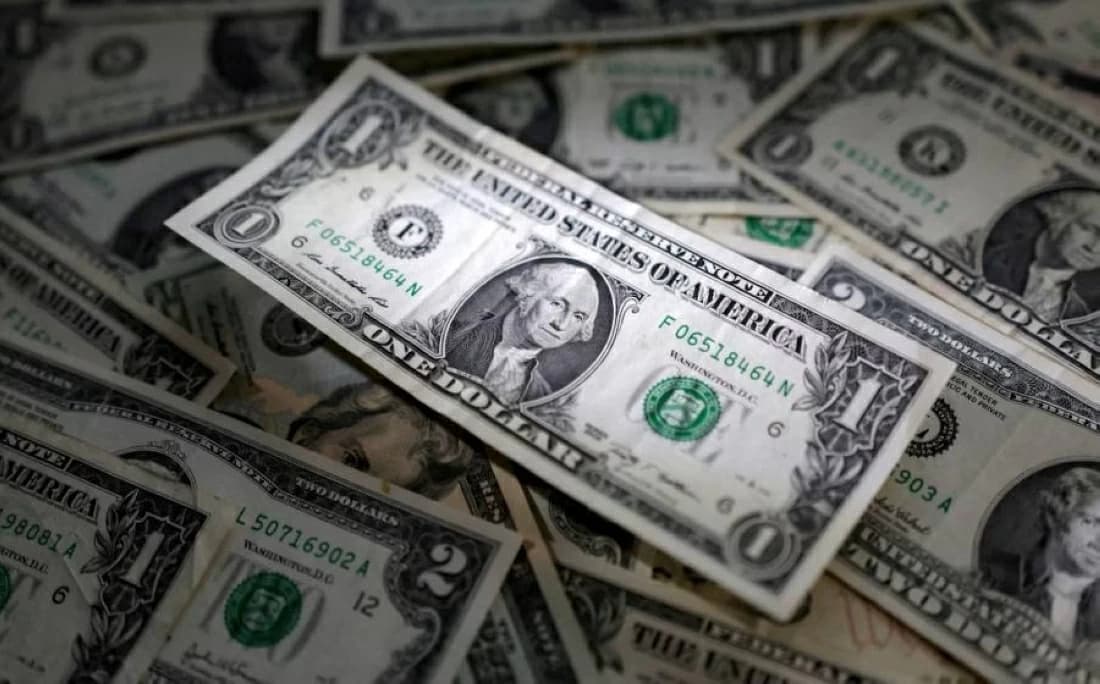 الدولار يتراجع بعد تباطؤ التضخم الأميركي وتقلص توقعات رفع الفائدة