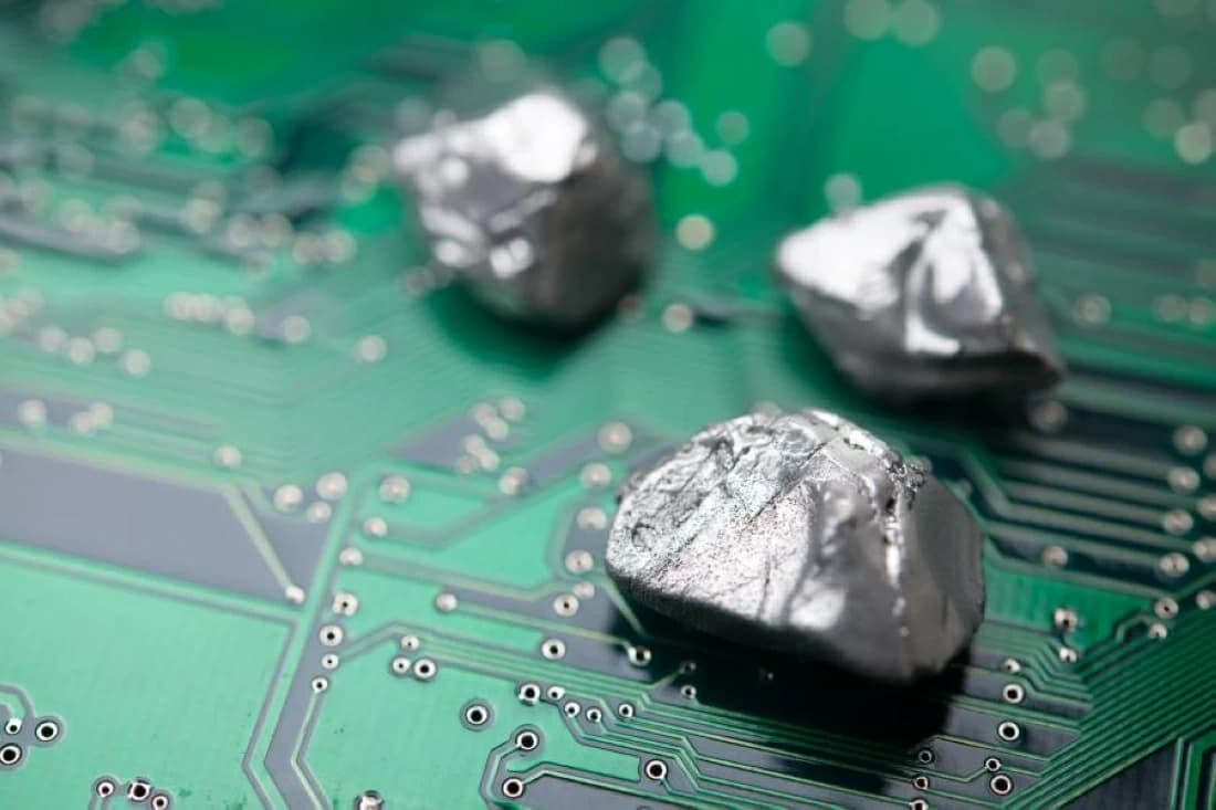 Trump's pledges conflict with facts on banning Chinese metals
