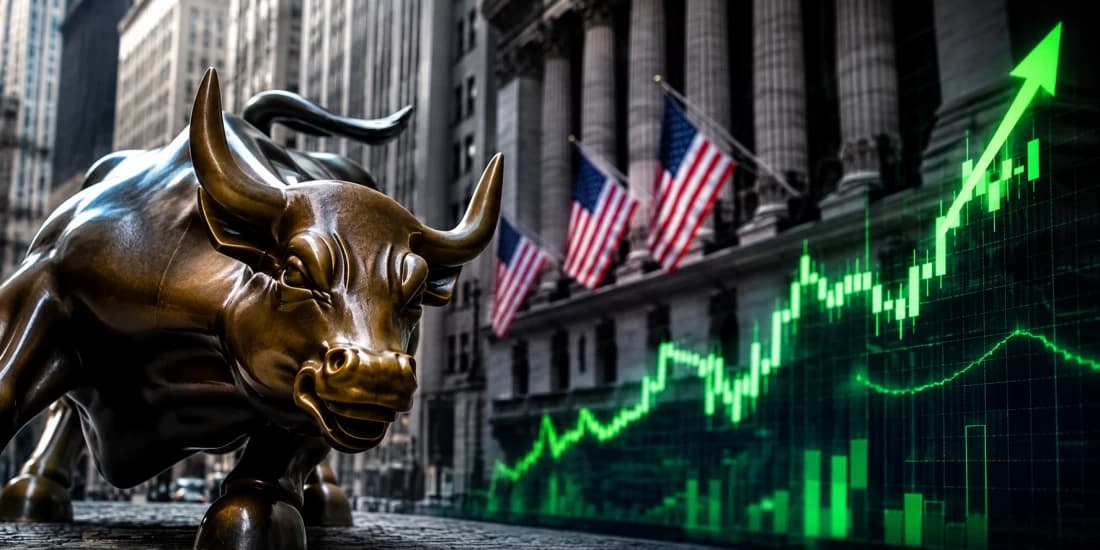 ناسداك يرتفع بأكثر من 2% وداو يربح فوق 700 نقطة