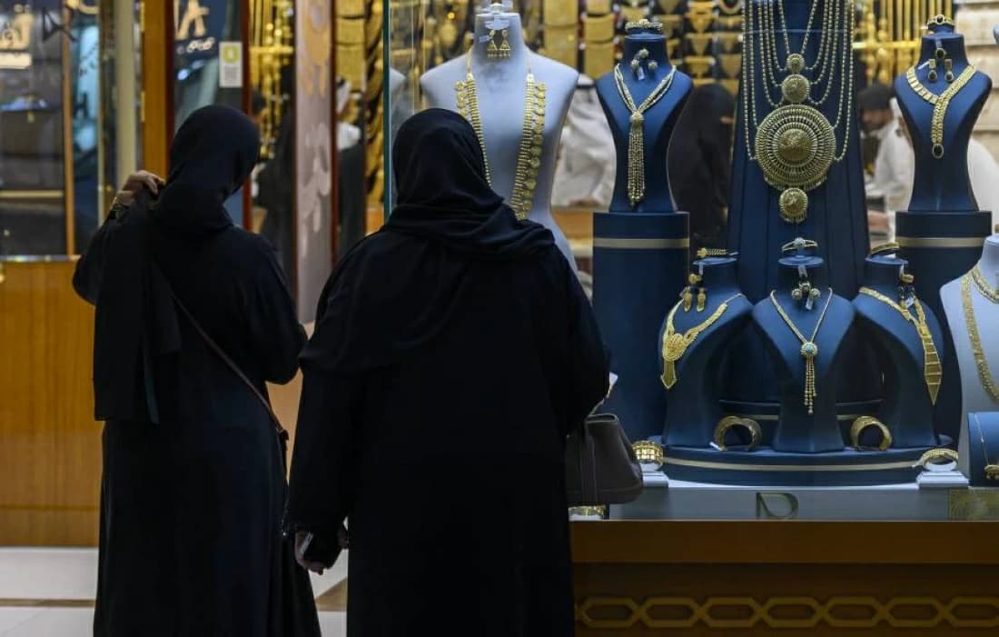 Gold rate in Saudi Arabia 100g at 52,902 Riyals
