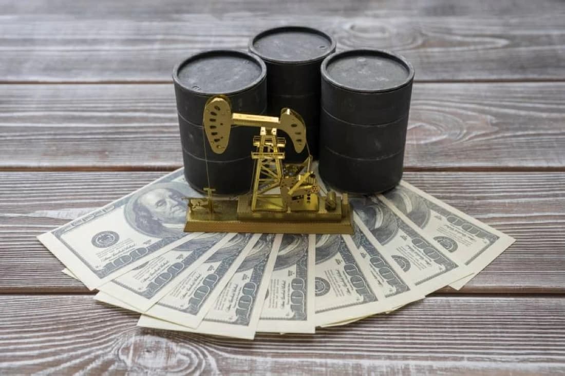 Oil and gold rise on tensions and inflation fears