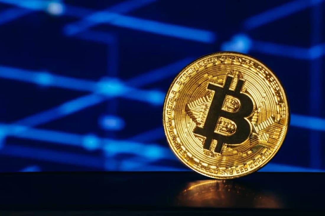 بيتكوين تتجاوز 71 ألف دولار لأول مرة منذ 2026