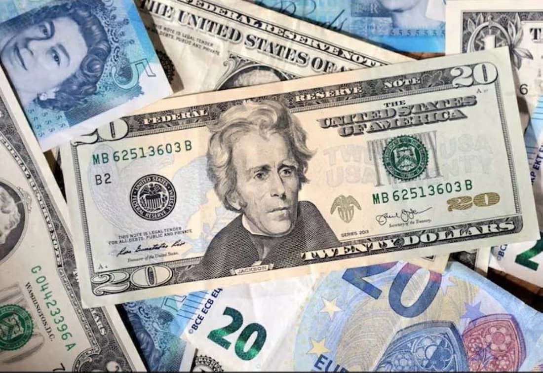 Dollar Faces Weekly Decline Despite Treasury Moves