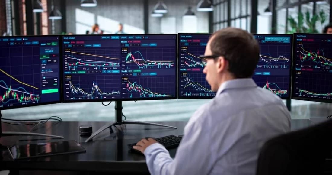 Wall Street recovers as bond yields rise