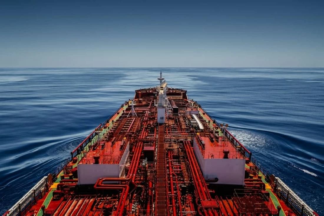 Oil hits second straight weekly gain amid Iran conflict