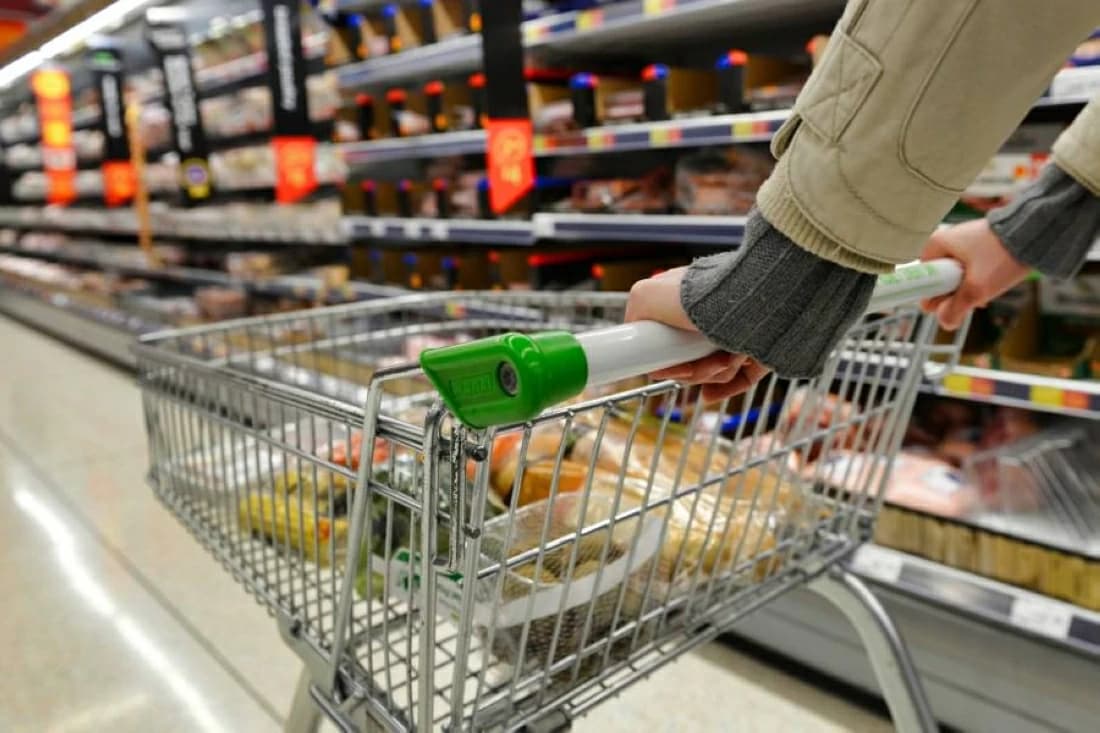 British retail sales fall amid ongoing consumer pressures