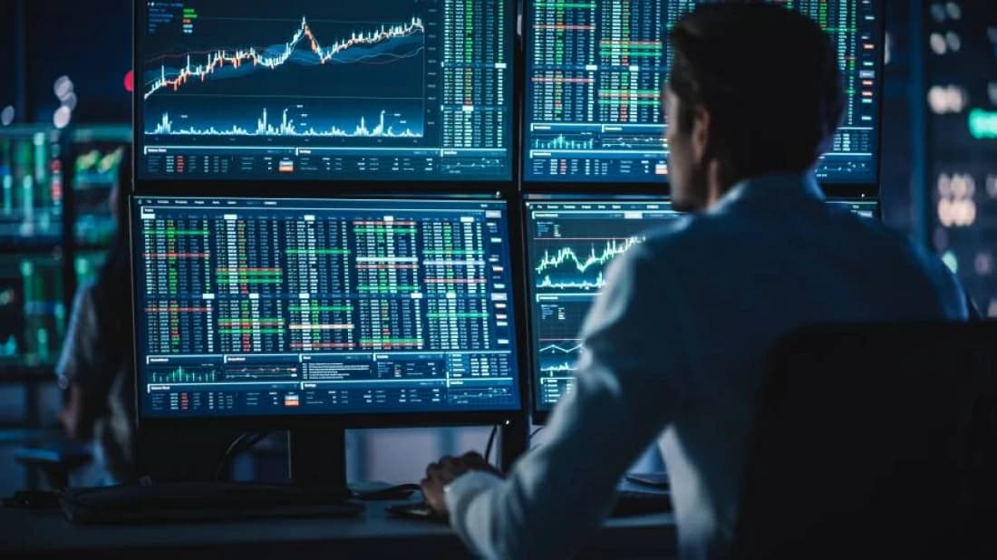 الأسهم العالمية تتوازن بدعم إنفيديا وترقب الفائدة الأمريكية