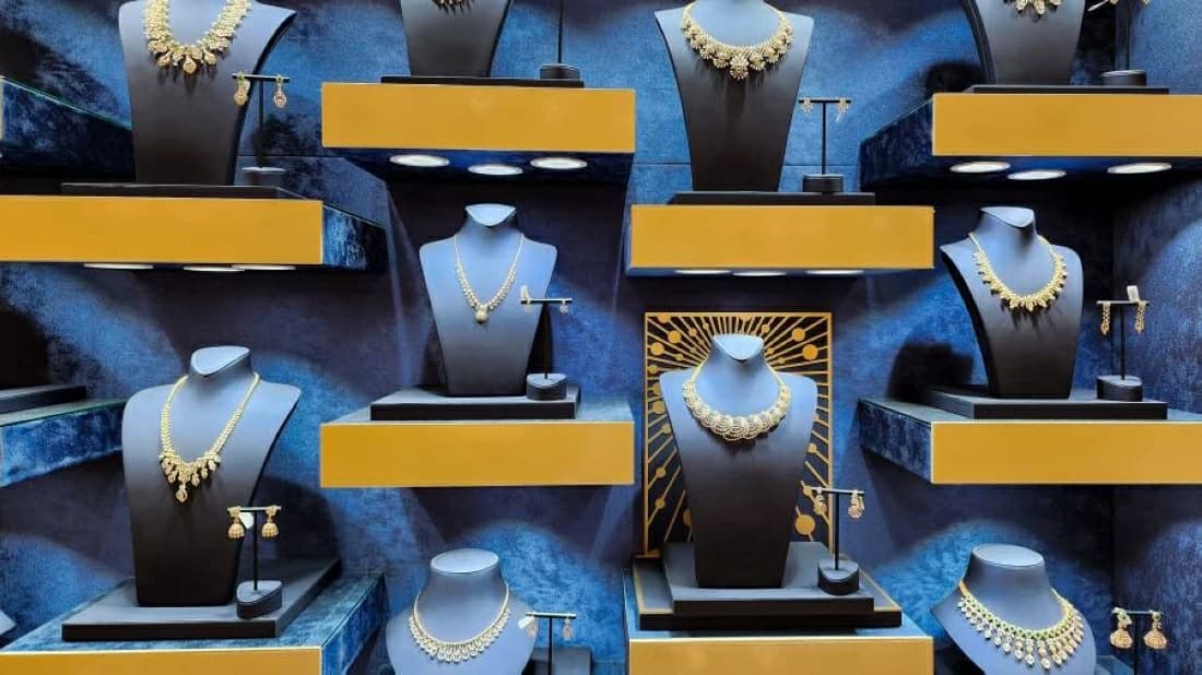 Saudi gold prices dip slightly