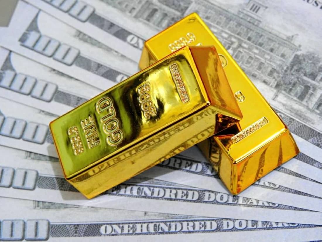 Gold dips as inflation concerns rise