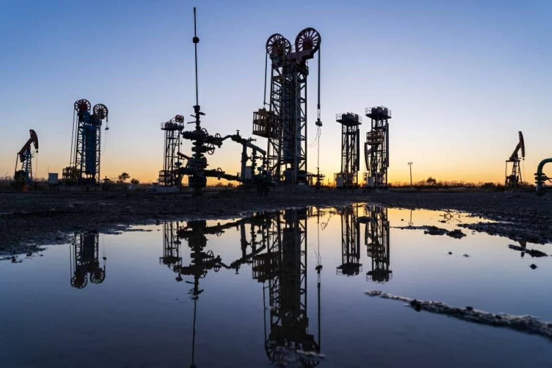 Oil drops after 4% gain on diplomacy hopes
