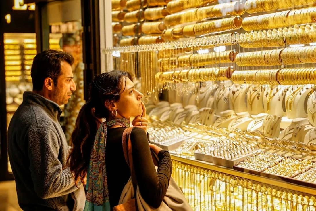 Gold declines 2.1% this week