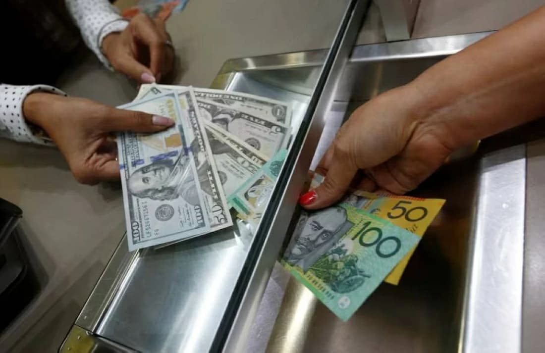 Euro hits 3-month low after Lagarde