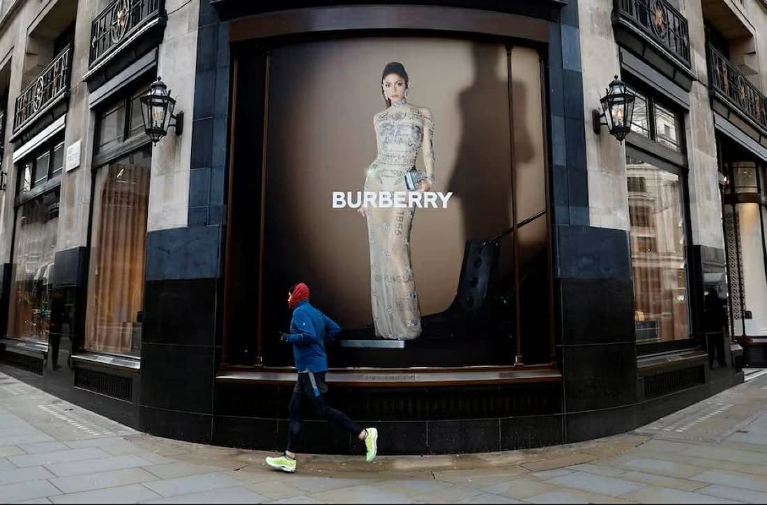 Frasers boosts Burberry stake