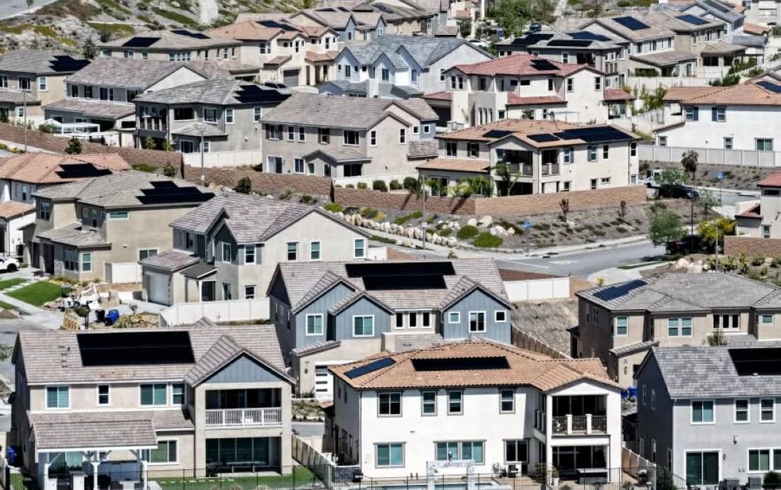 Rich buy homes as rates hurt poor