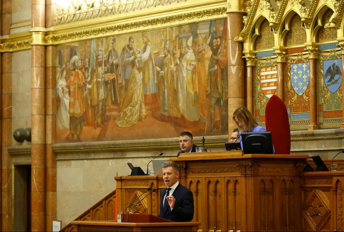 Hungary plans to cut deficit to 4.9% by 2027 for euro entry