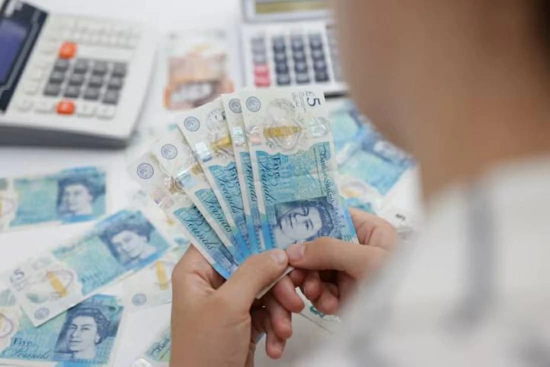 الجنيه الإسترليني يزداد amid اضطرابات في أسواق اليورو