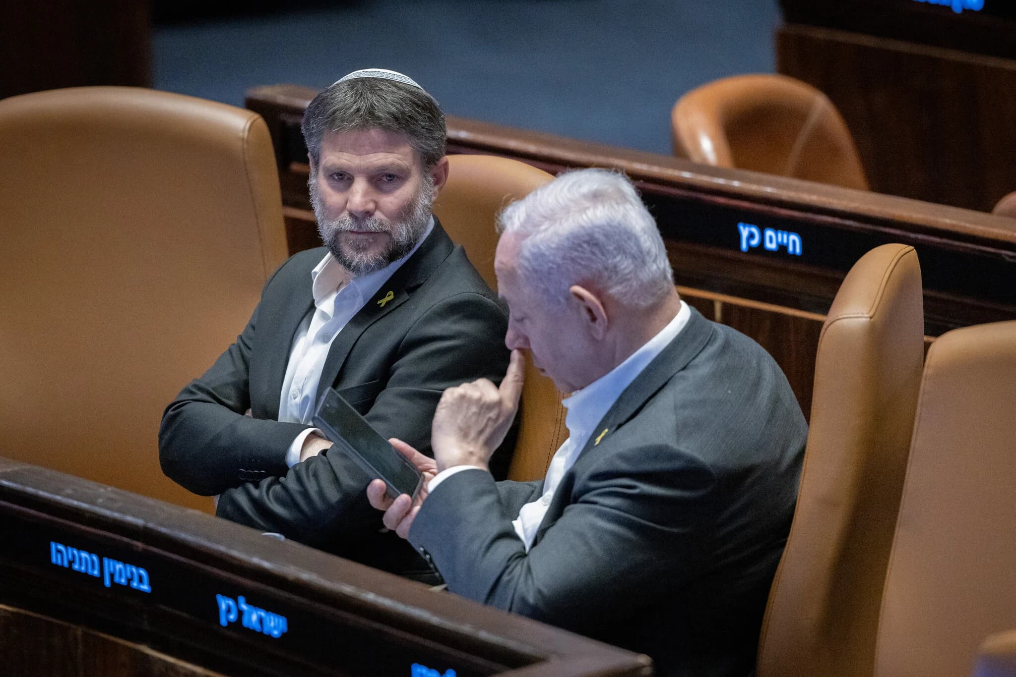 Smotrich cautions Netanyahu on monument removals