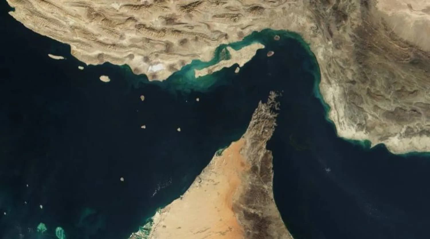 حريق على ناقلة في مضيق هرمز