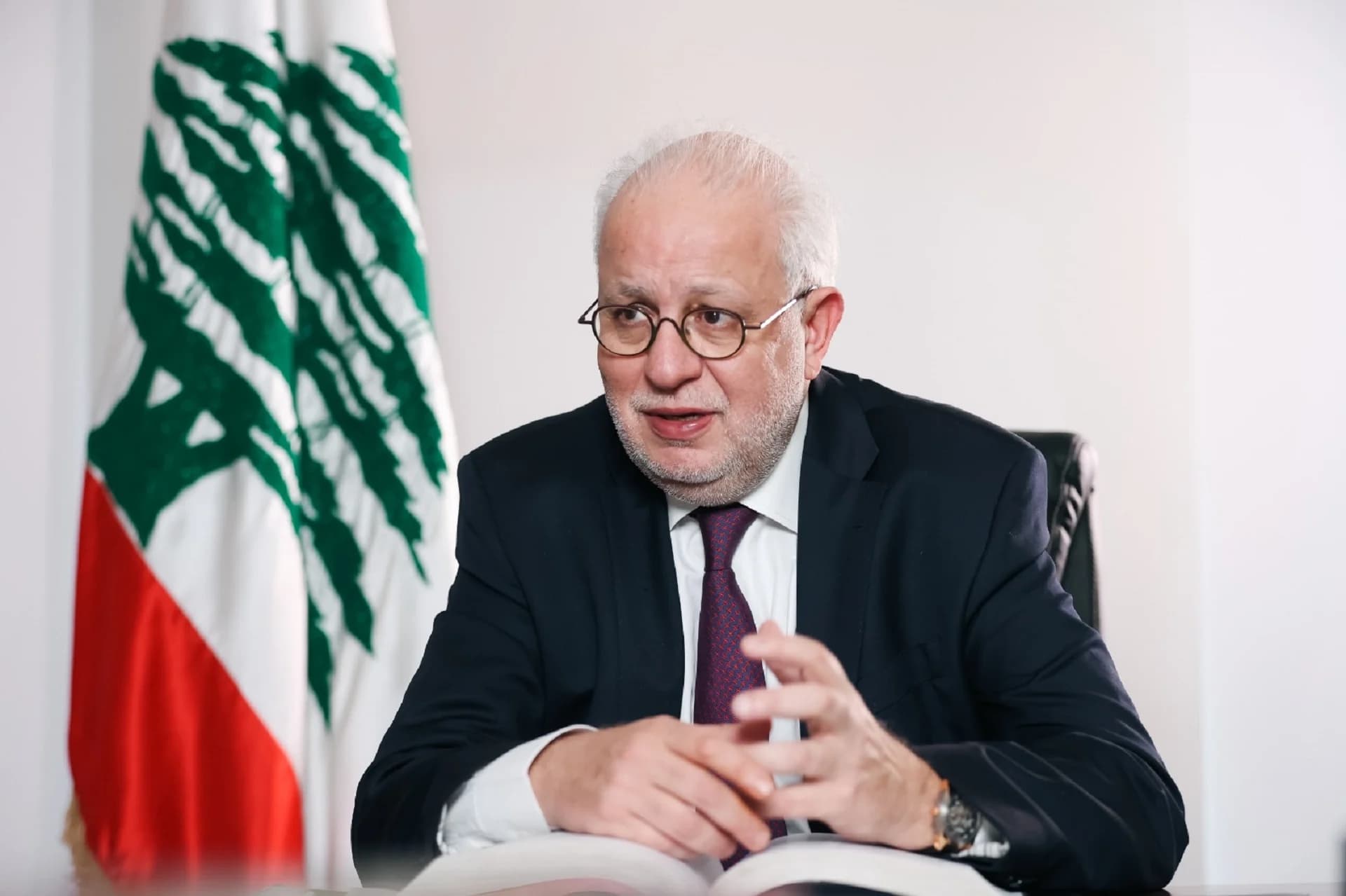 وزير العدل اللبناني: سلاح حزب الله أضرار للبنان