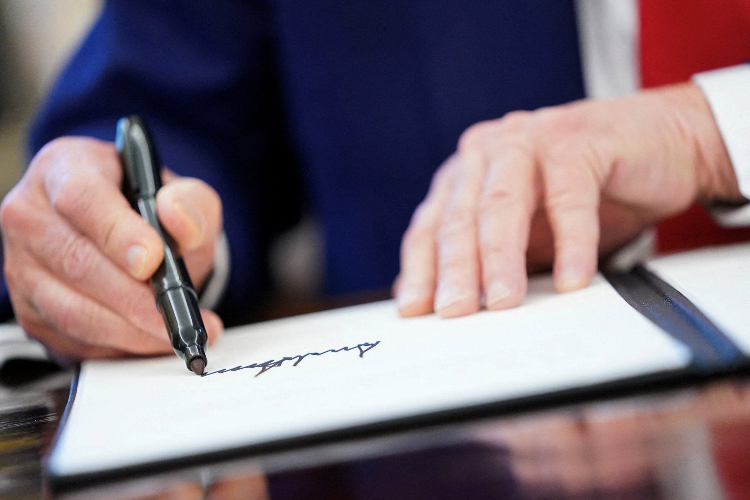 Trump signs orders to limit birthright citizenship