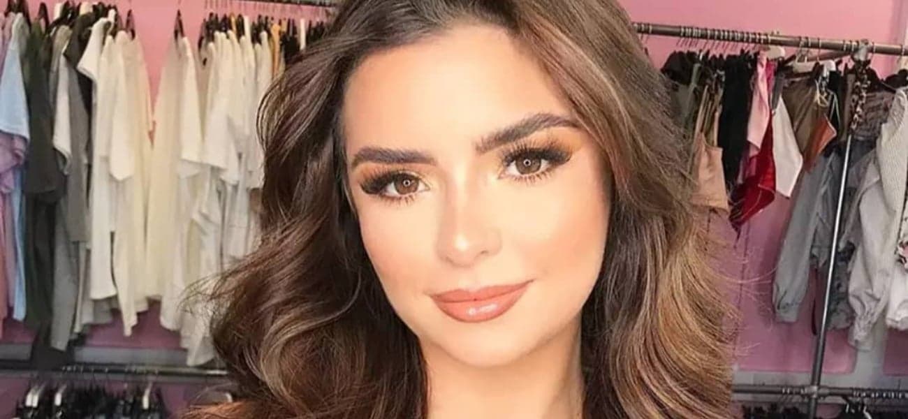 إشادة واسعة ببطاقة الجسم لديمي روز
