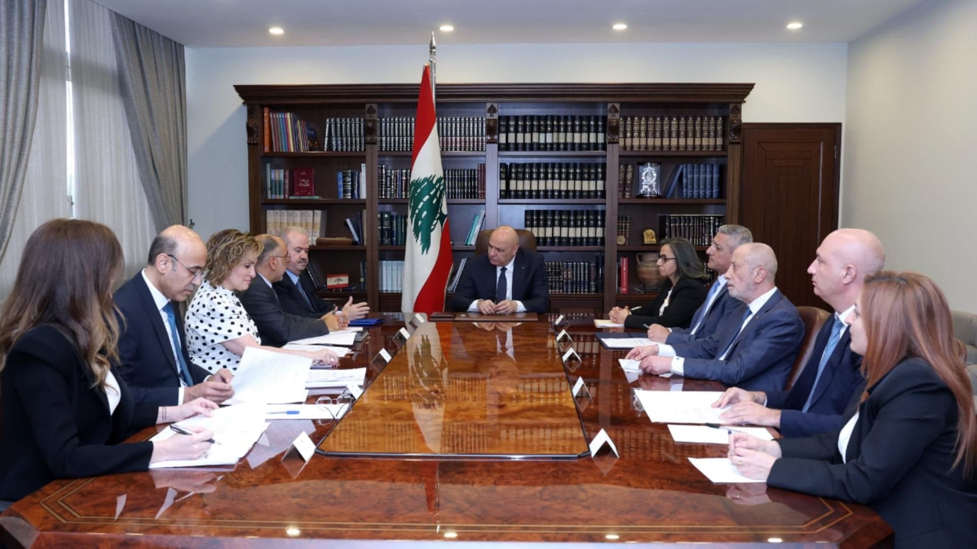 لقاء في قصر بعبدا حول قوانين
