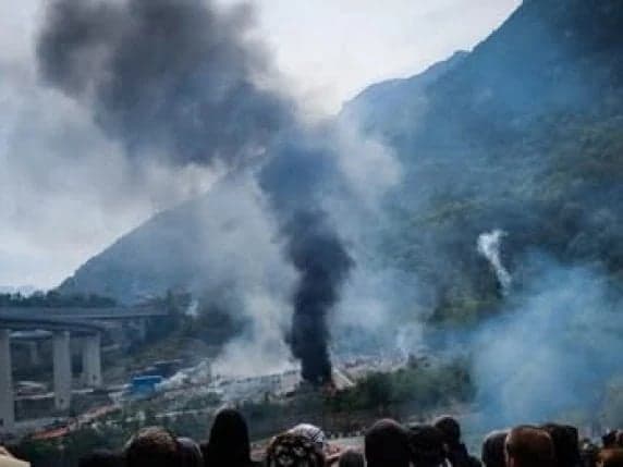 أكثر من 60 شرطياً يتعرضون لإصابات في احتجاجات على مشروع خط قطار سريع بإيطاليا